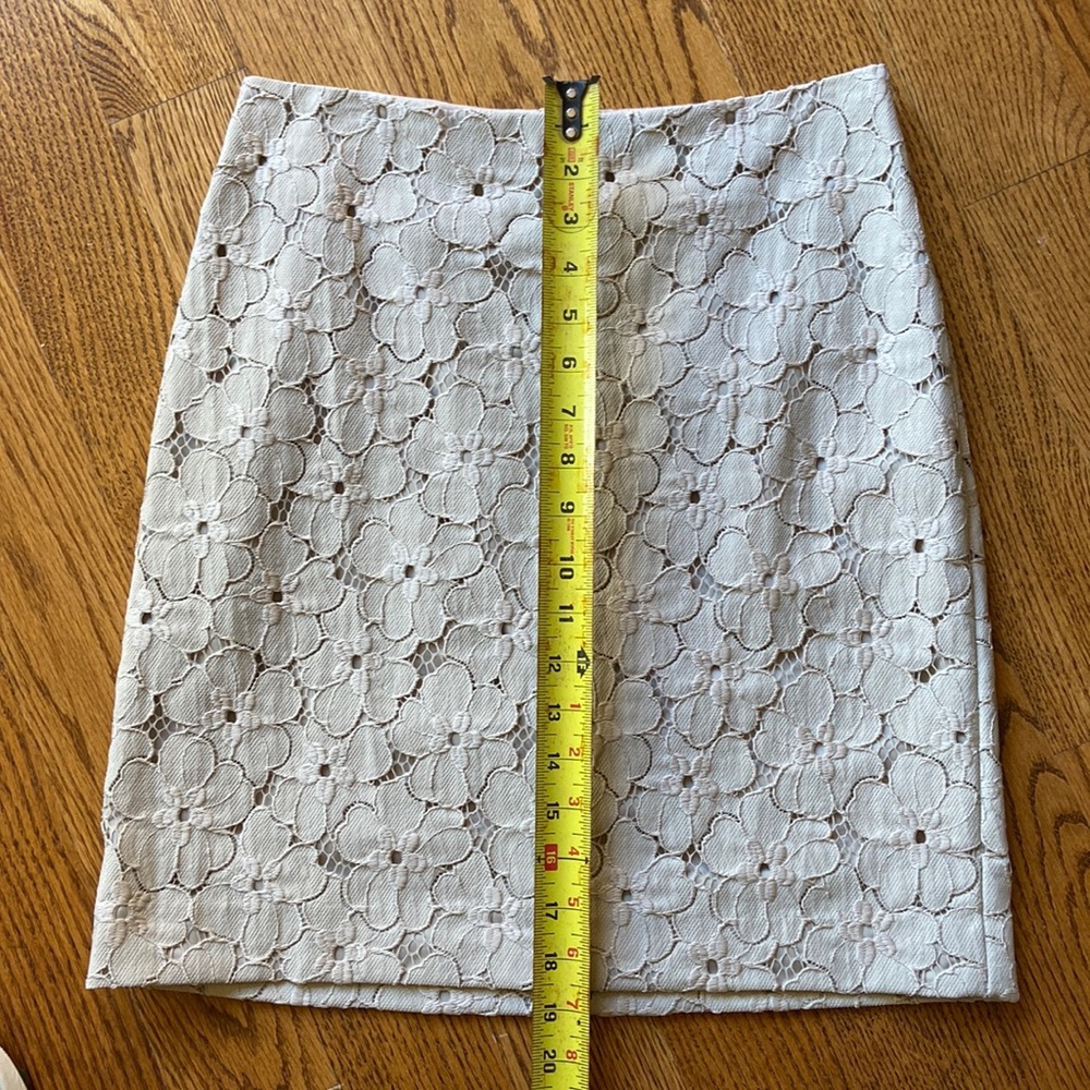 Fitted skirt